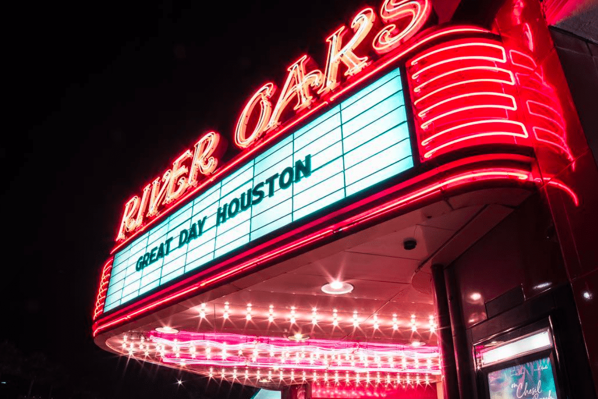 River Oaks Theatre Closing Curtains: Today Is The Last Chance To See A oaks mall movie theater