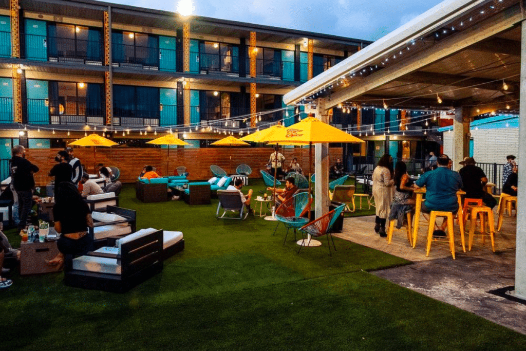 Retro New Poolside Patio Bar Opens In The Heights