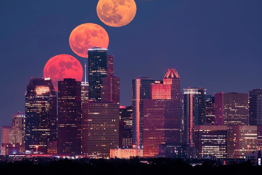 A Big & Bright ‘Harvest Moon’ Will Light Up Houston Skies Tonight