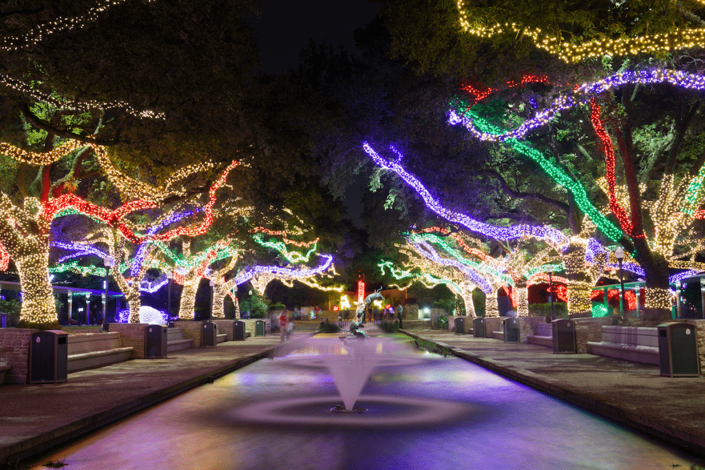 10 Enchanting Christmas Light Displays In Houston