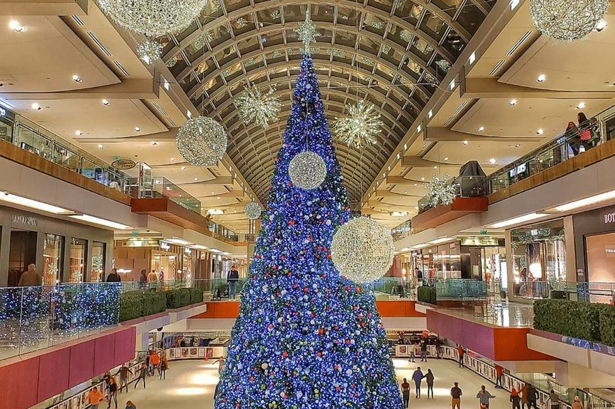 A holiday weekend at the Houston Galleria. : r/houston