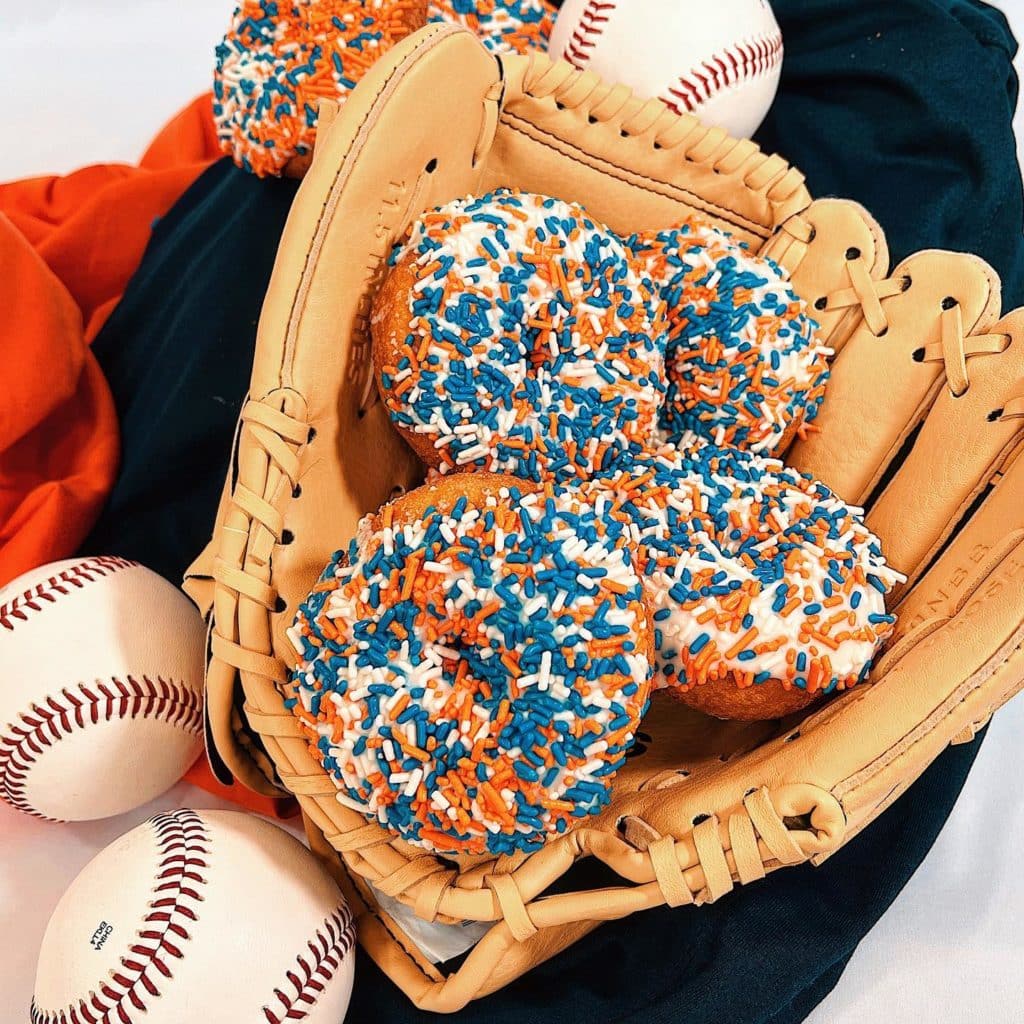 Score Free Doughnuts Wearing Astros Gear At Voodoo Doughnuts This Baseball  Season - Secret Houston