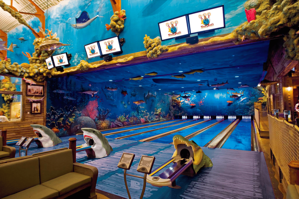 There’s An ‘Underwater’ Bowling Alley In Texas And It’s As Awesome As It Sounds
