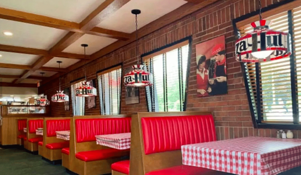 This Texas Vintage Pizza Hut Hasn’t Been Renovated In Over 50 Years