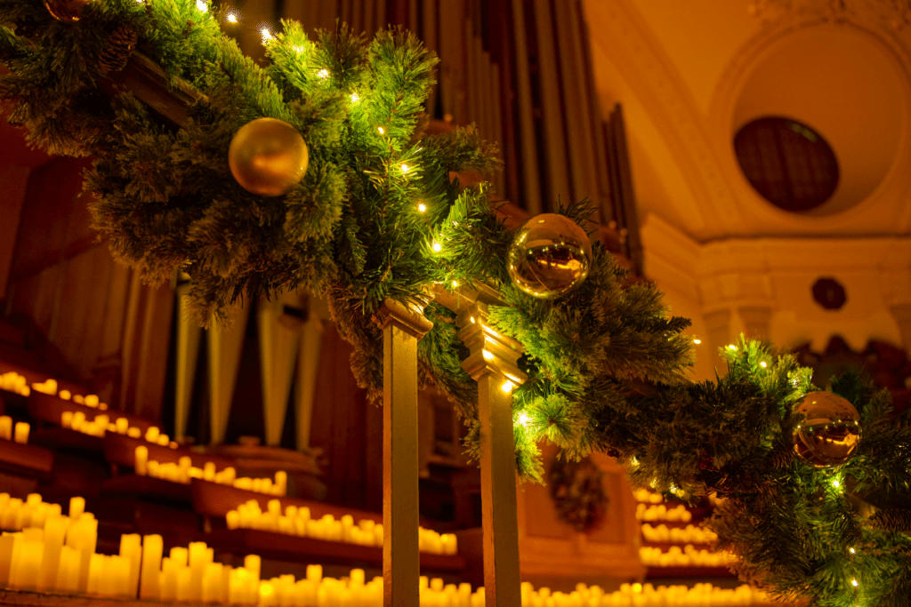 A staircase filled with candles and a Christmas wreath at a Candlelight concert